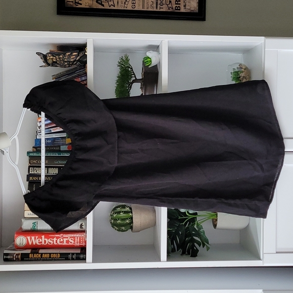 trendsetter Dresses & Skirts - 💥5 for 25$💥off shoulder dress